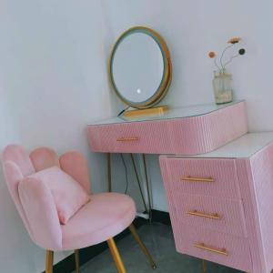 Bàn trang điểm và tap 11