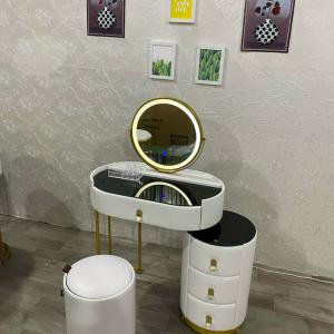 Bộ Bàn Trang Điểm Nhập Khẩu BTD43